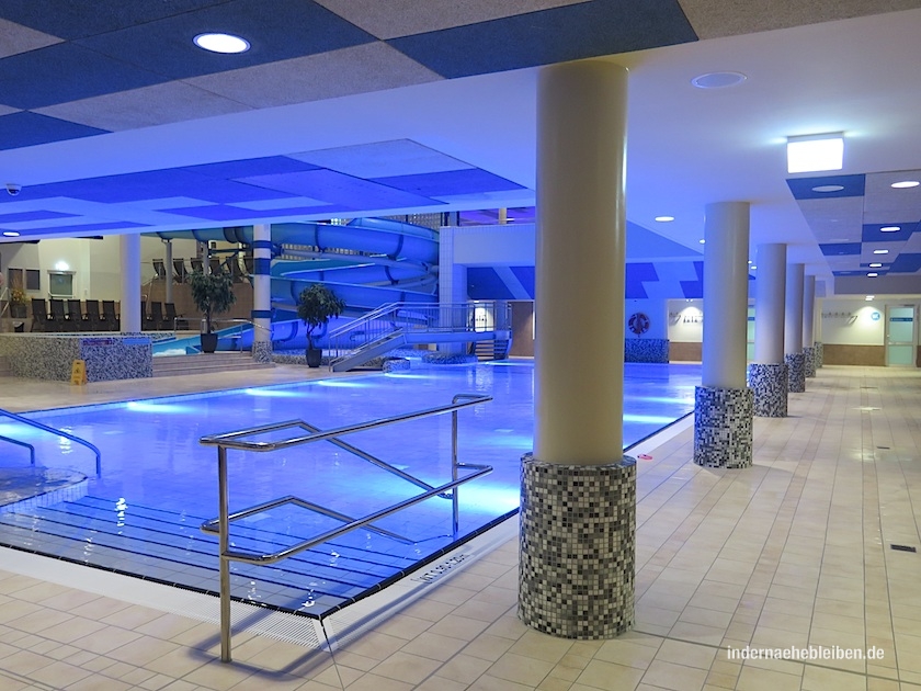 Schwimmhalle